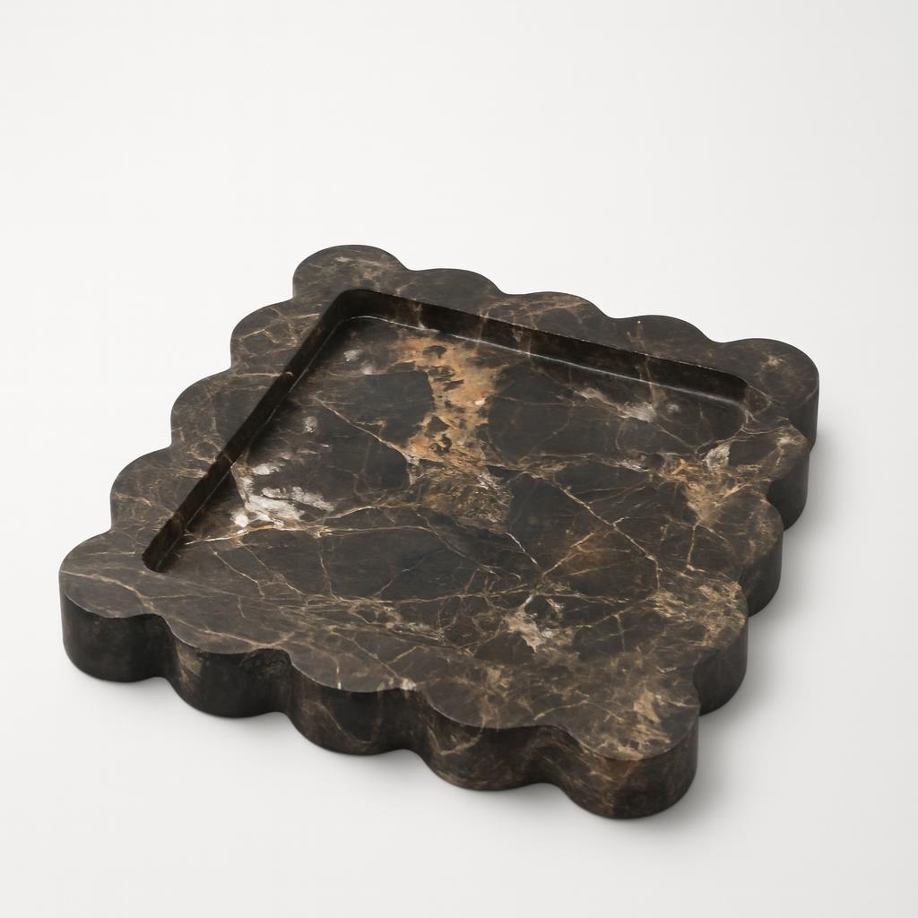 Plateau carré en marbre marron forme scallop 3