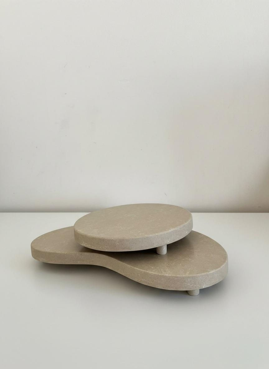 2 Supports forme organique et rond en marbre beige 2