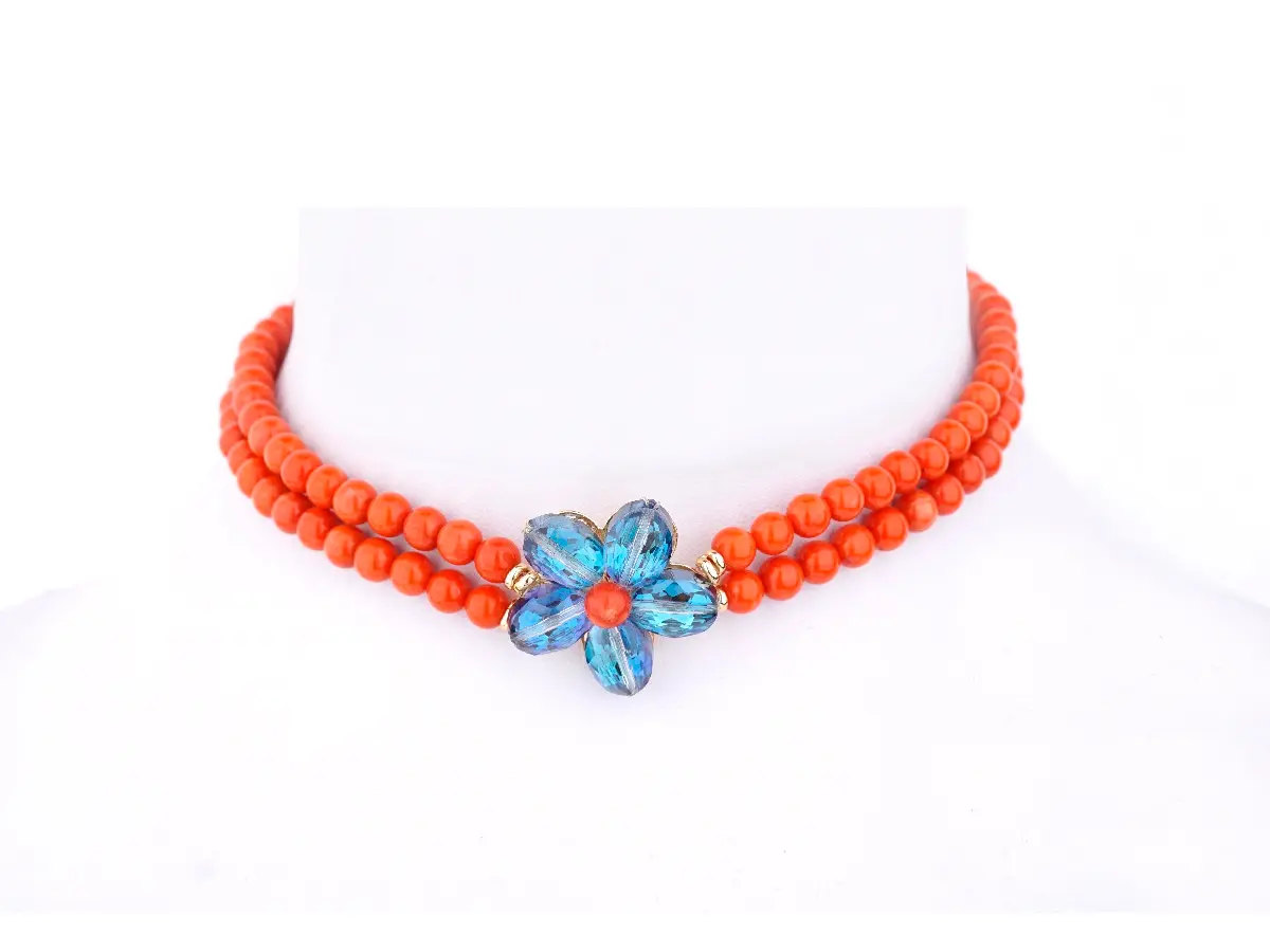 Collier FLORIA deux rangs de corail et fleur bleue