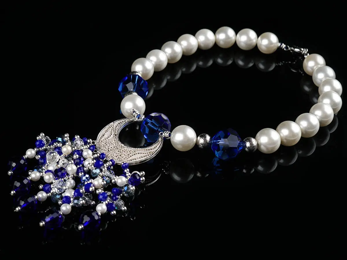 Collier, LUNEA, lune en argent filigrane, enfilage perles et cristaux bleus