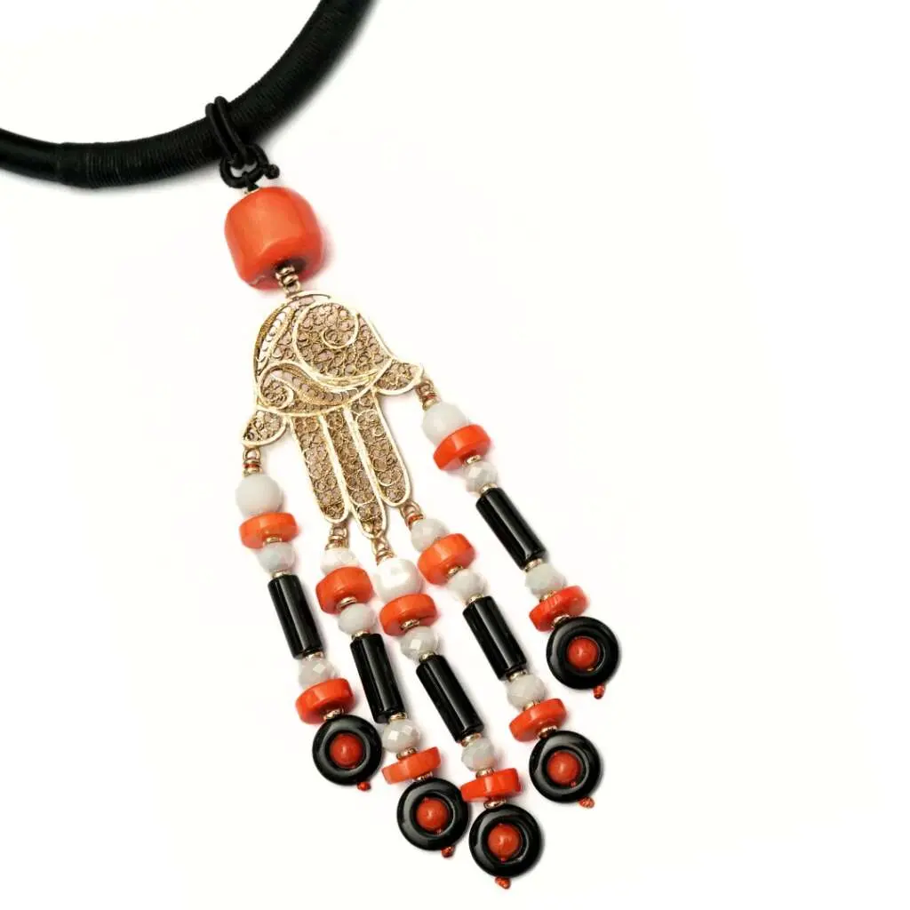 collier KHOMSSA en onyx et corail