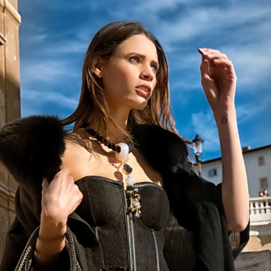 Collier AFRICANA Cercle Opaline et Agate noire