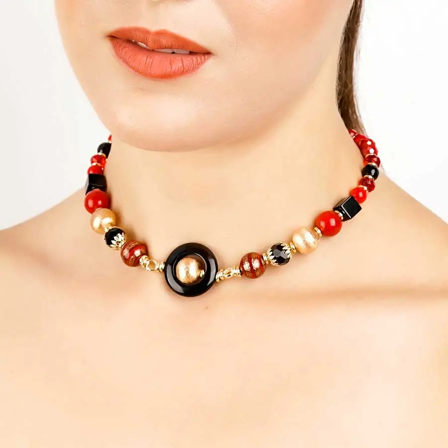 Collier YARA, cercle noir et corail