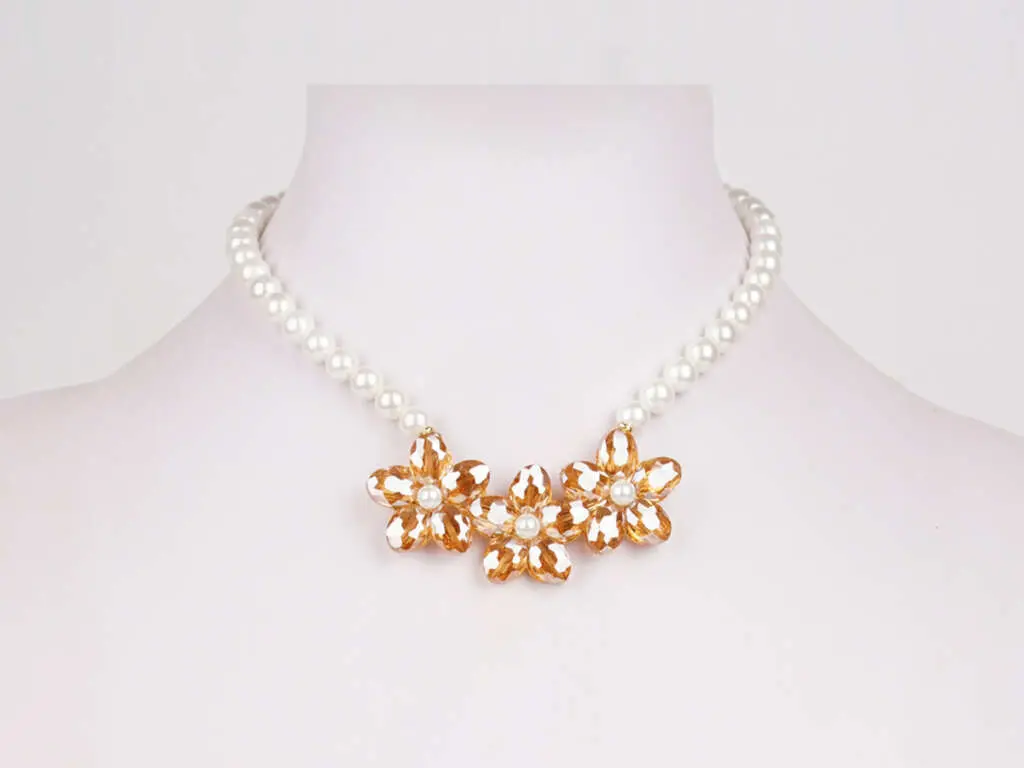 Collier FLORIA miel, sur un rang de perles blanches
