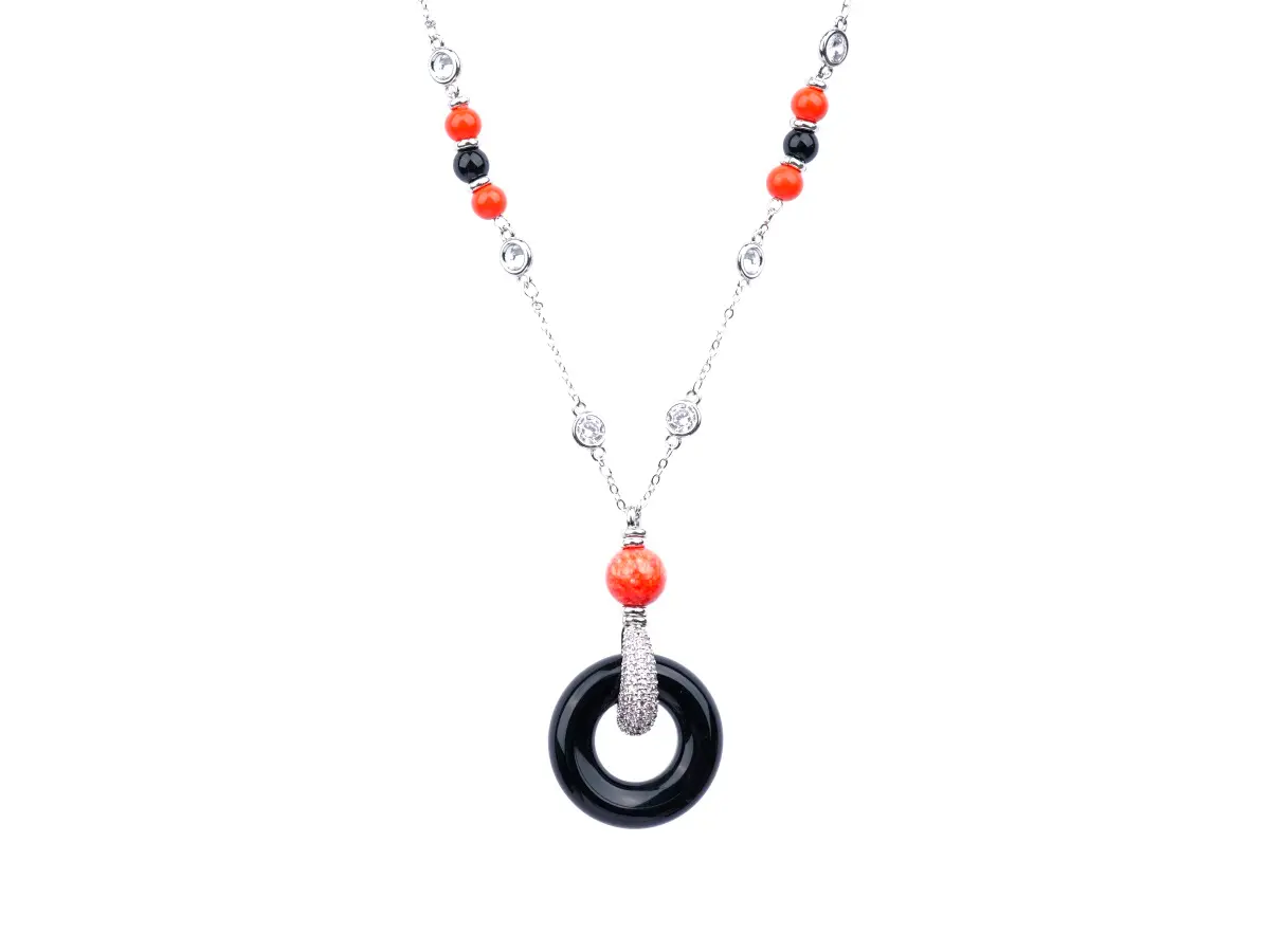 Collier YARA, cercle d'onyx, chaine argenté diamélite et corail.