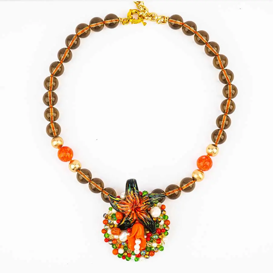 Collier ETOILE DE MER broderie de perles et corail