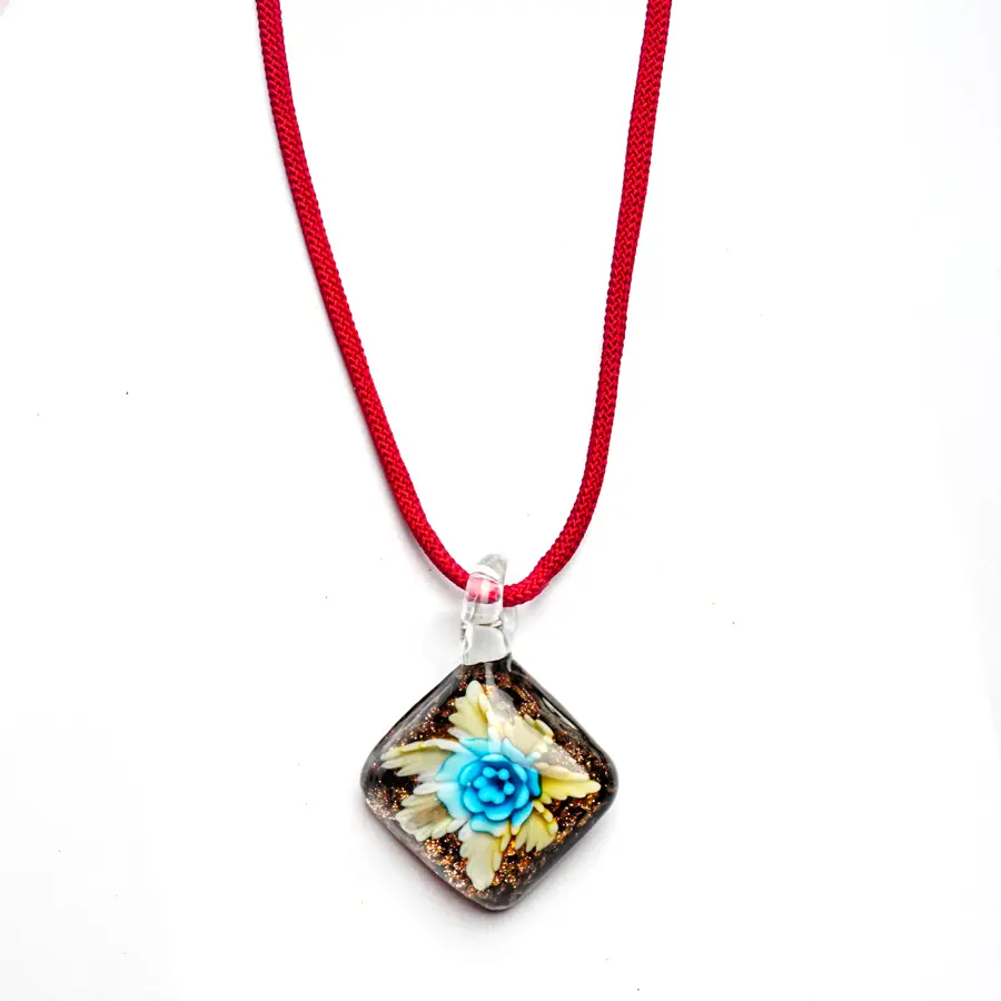 Collier Venezia losange bleue ciel en verre soufflé de Murano