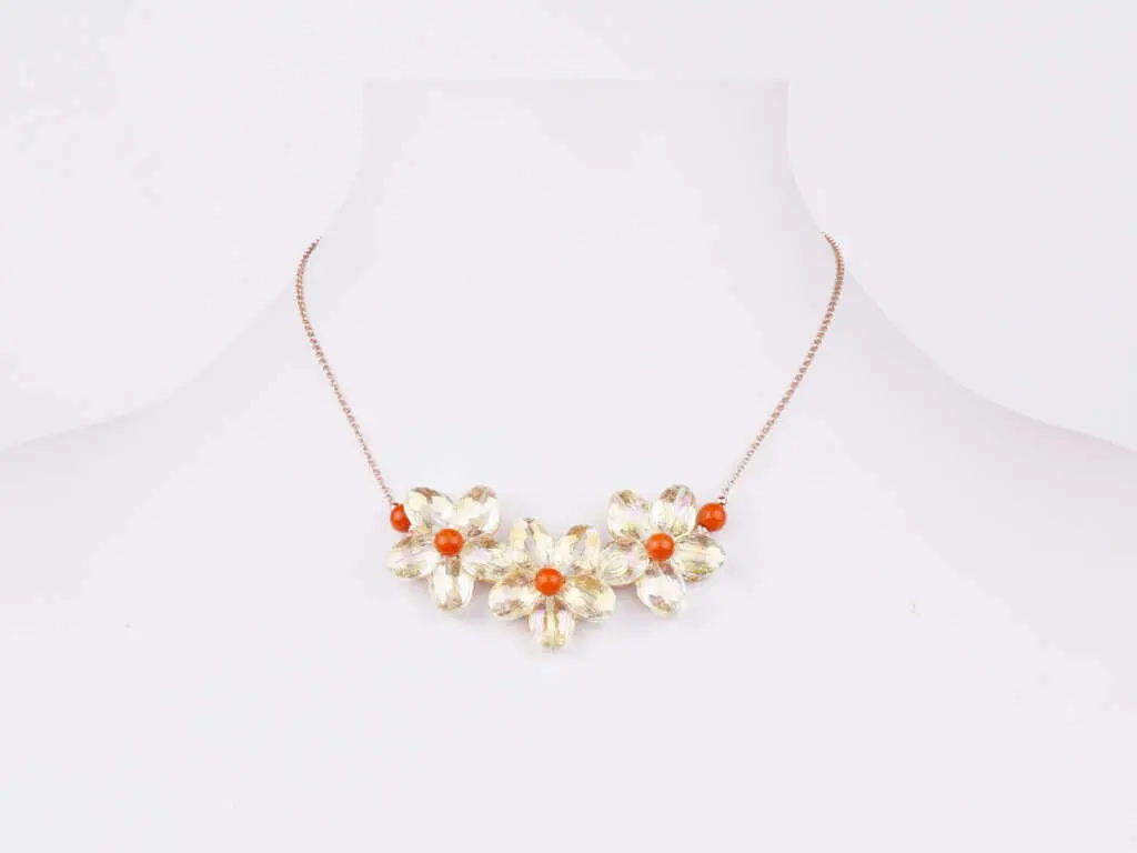 Collier FLORIA sur chaîne et fleur translucide