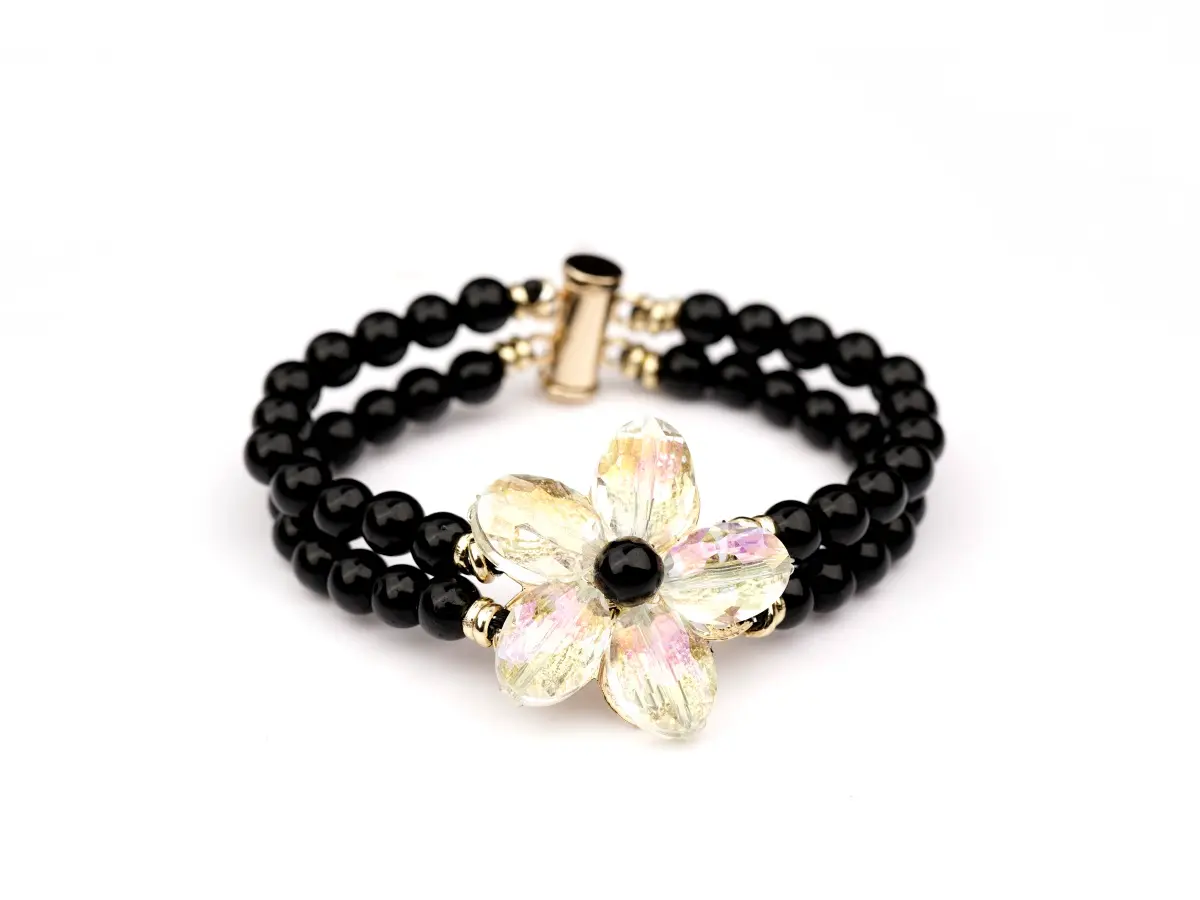 Bracelet FLORIA ,deux rangs d'onyx et fleur translucide