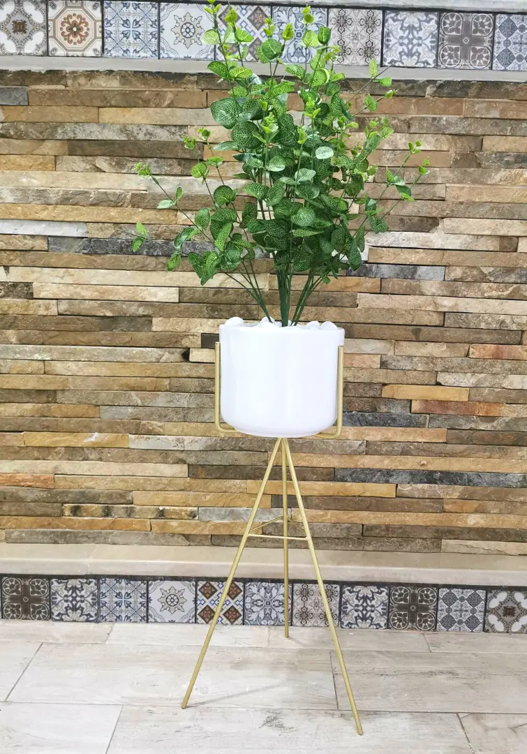 Eucalyptus artificiel avec pot en céramique et support B718