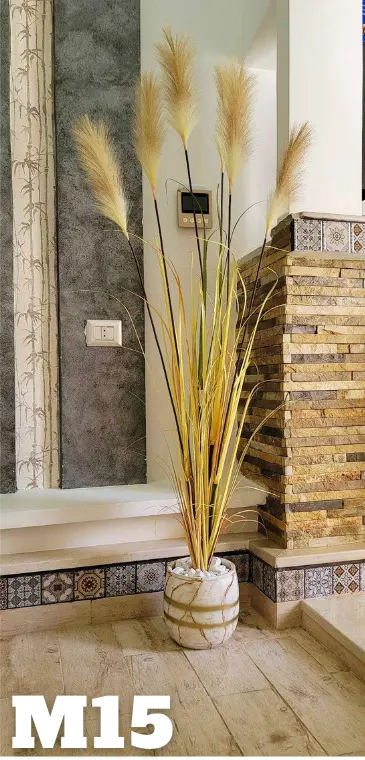 Grande Pampa Artificielle Dans Un Pot En Céramique M15